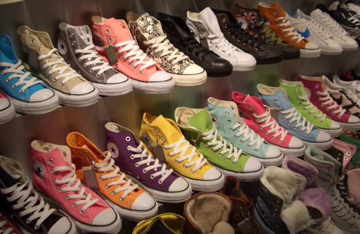 Cùng Drake chia sẻ kinh nghiệm xử lý giày Converse cũ cực hiệu quả 